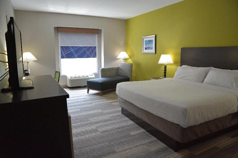Holiday Inn Express and Suites Caryville image