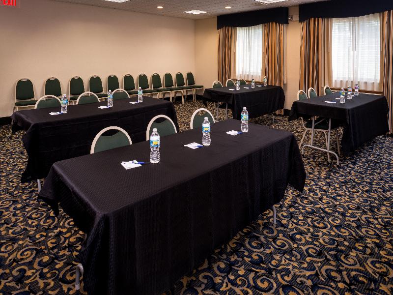 Holiday Inn Express And Suites Bucyrus image