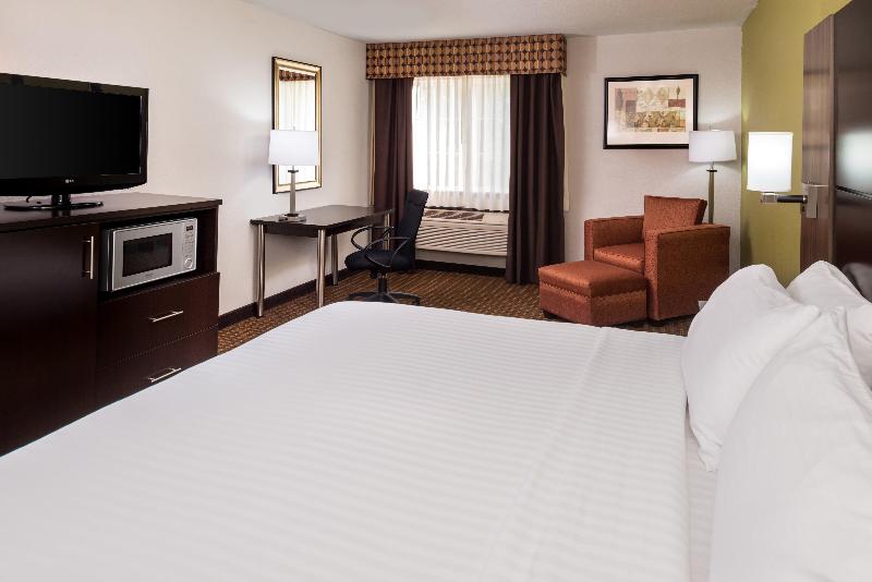 Holiday Inn Express And Suites Bucyrus image