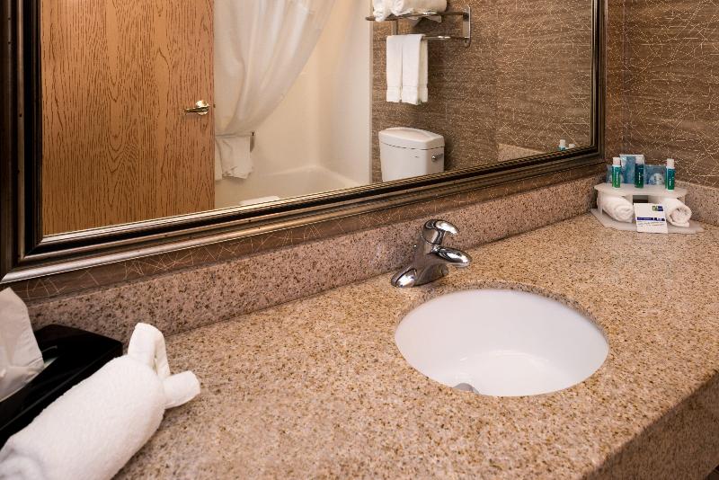 Holiday Inn Express And Suites Bucyrus image
