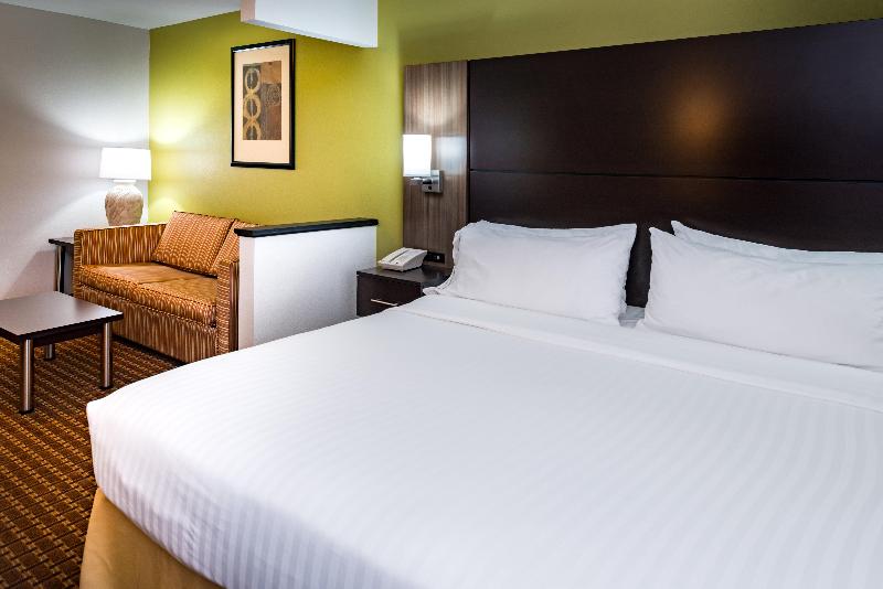 Holiday Inn Express And Suites Bucyrus image