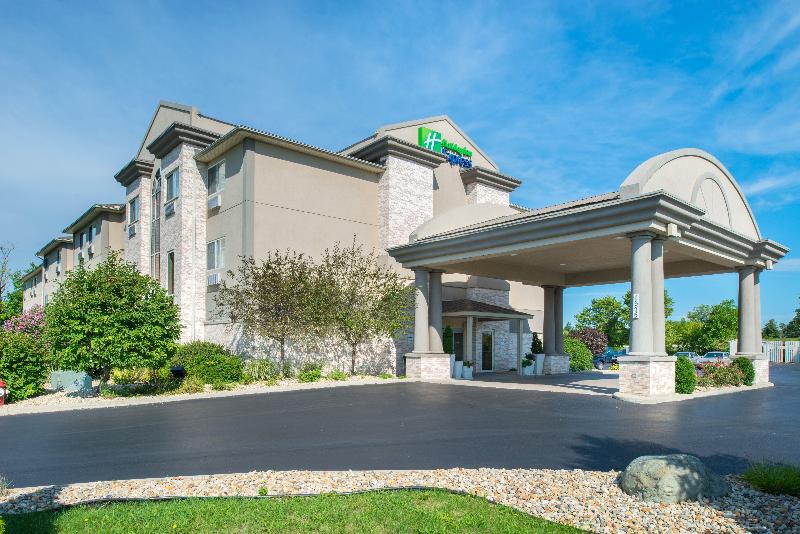 Holiday Inn Express And Suites Bucyrus image