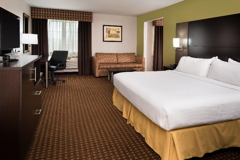 Holiday Inn Express And Suites Bucyrus image