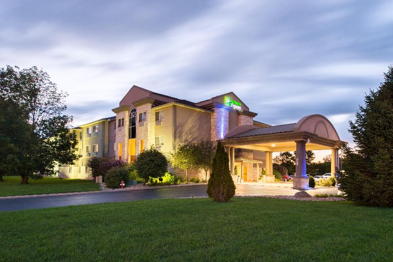 Holiday Inn Express And Suites Bucyrus image