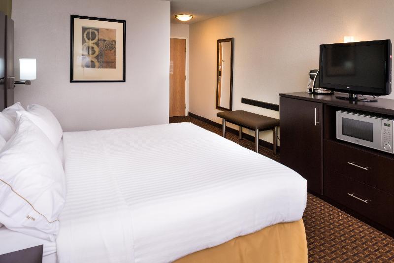 Holiday Inn Express And Suites Bucyrus image