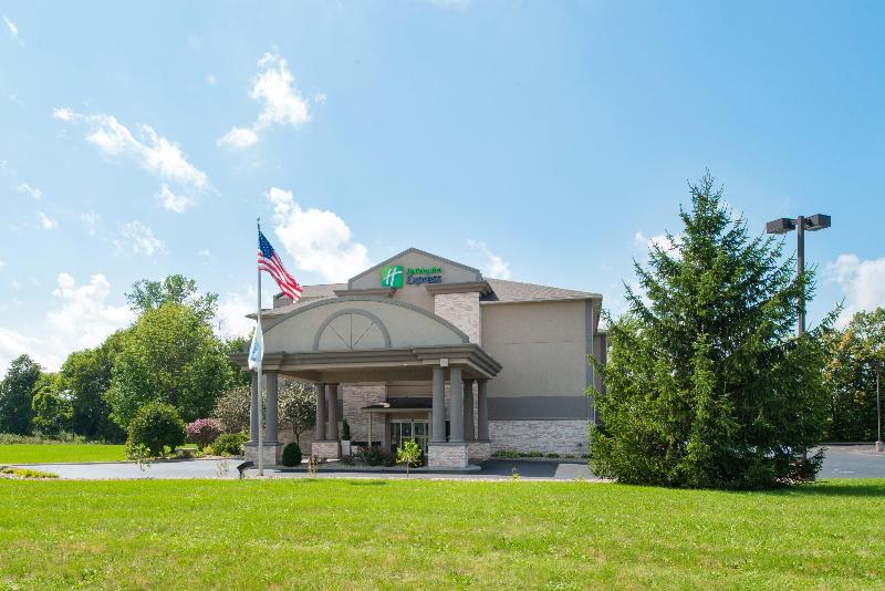 Holiday Inn Express And Suites Bucyrus image