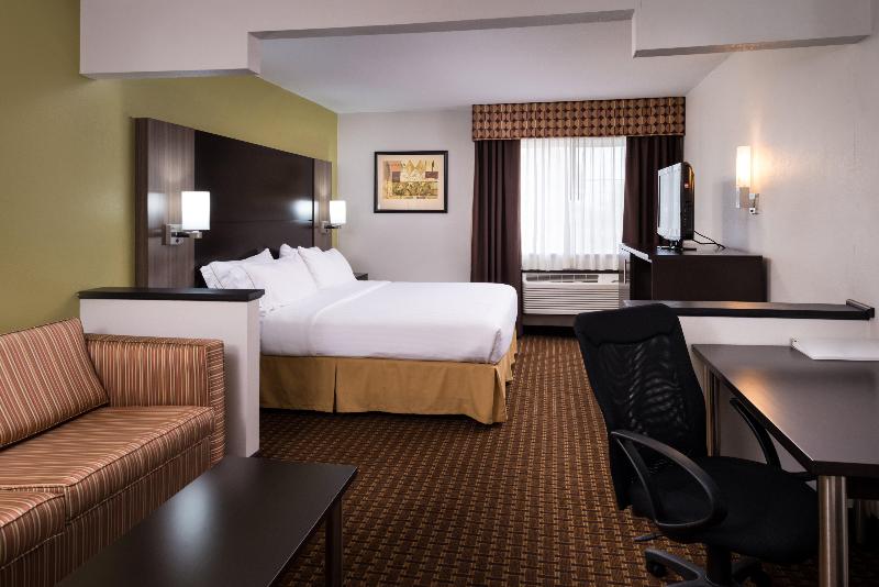 Holiday Inn Express And Suites Bucyrus image