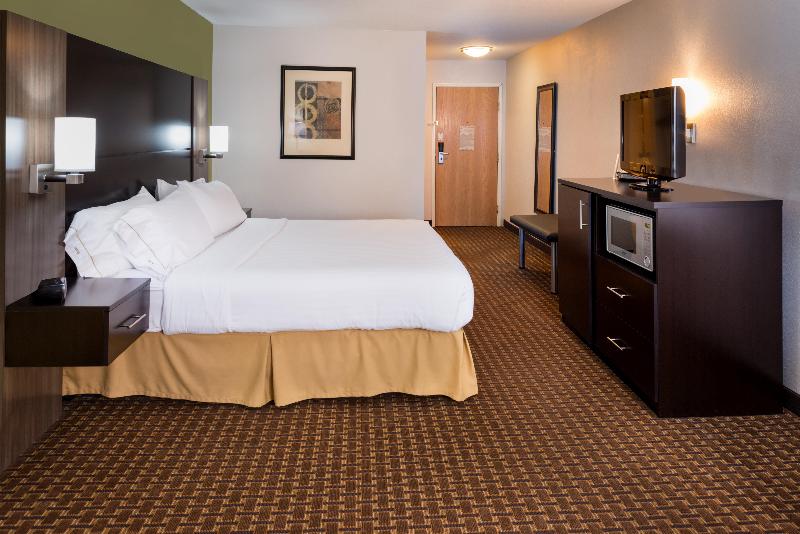 Holiday Inn Express And Suites Bucyrus image
