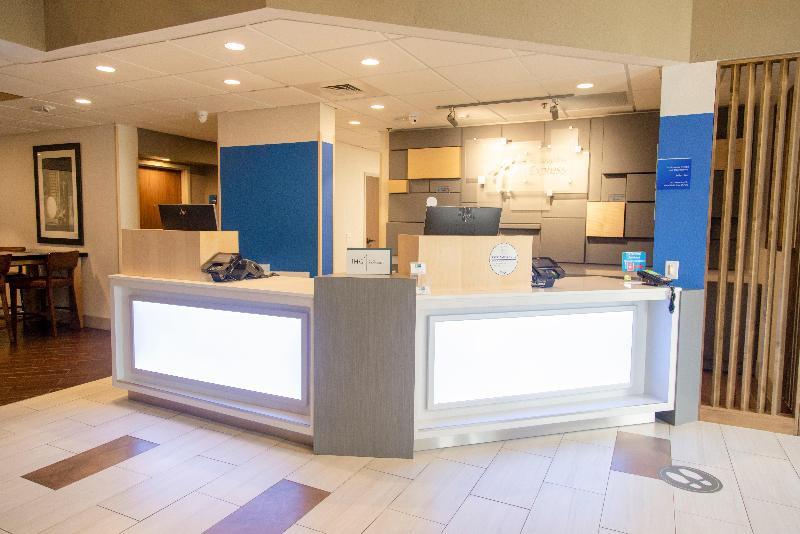 Holiday Inn Express Marshfield (Springfield Area) image
