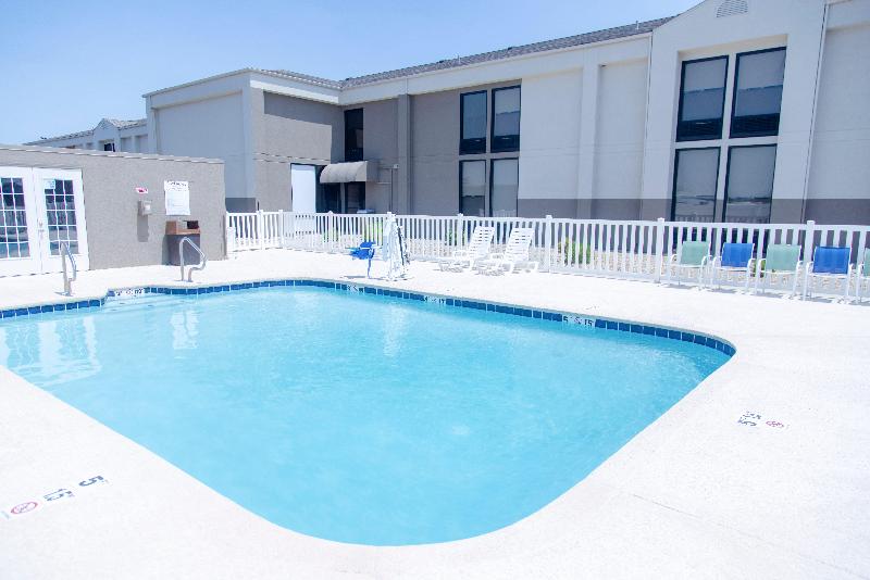 Holiday Inn Express Marshfield (Springfield Area) image