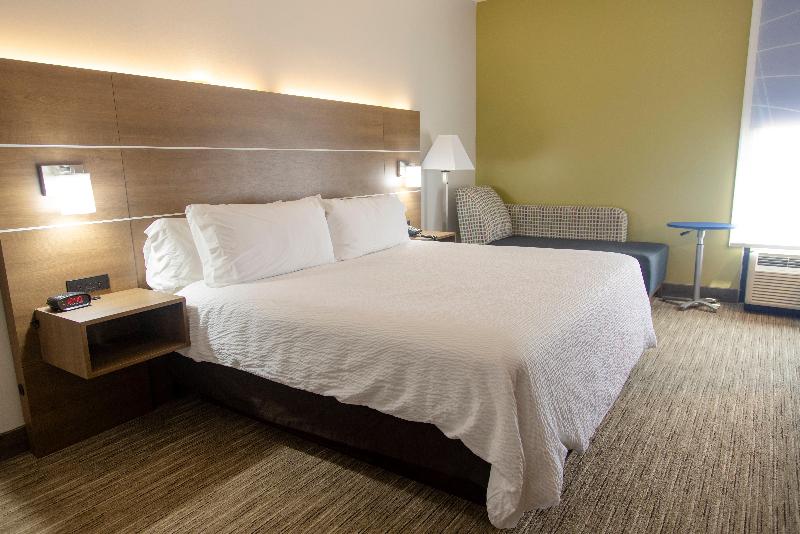Holiday Inn Express Marshfield (Springfield Area) image