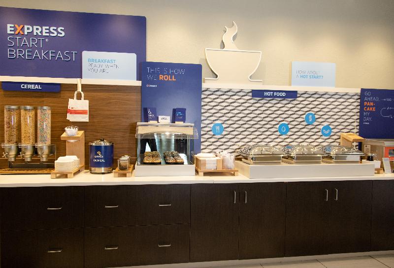 Holiday Inn Express Marshfield (Springfield Area) image 3