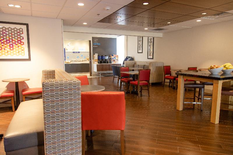 Holiday Inn Express Marshfield (Springfield Area) image 4