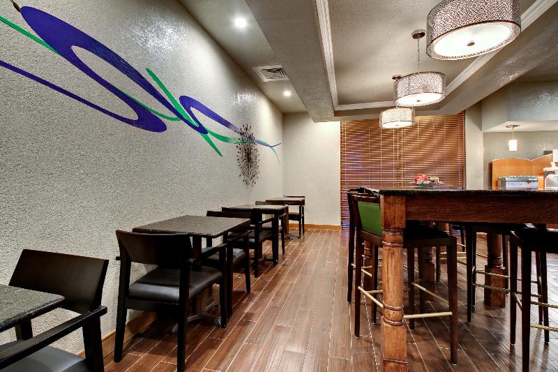 Holiday Inn Express Marshfield (Springfield Area) image 8