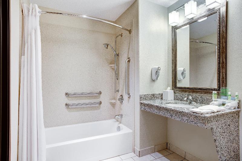 Holiday Inn Express and Suites Raceland - Highway photo 21