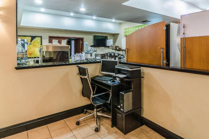 Holiday Inn Express & Suites Vinita By IHG image