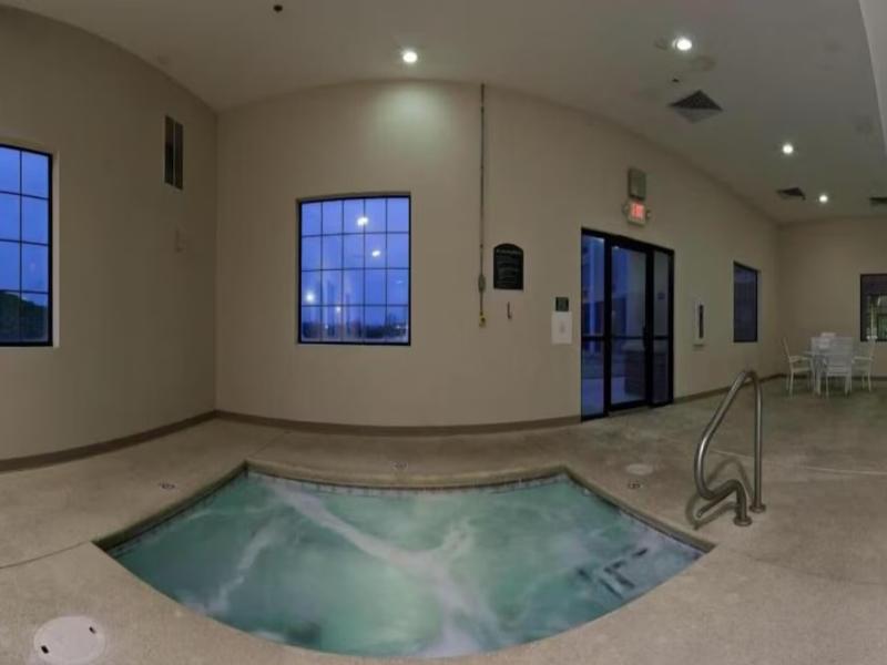 Holiday Inn Express & Suites Vinita By IHG image