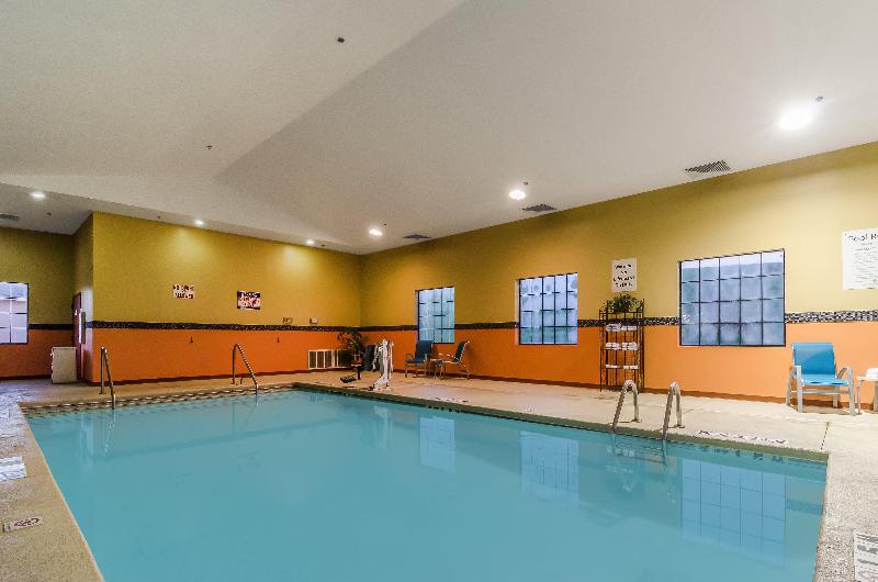 Holiday Inn Express & Suites Vinita By IHG image