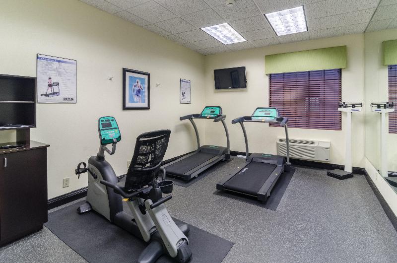 Holiday Inn Express & Suites Vinita By IHG image