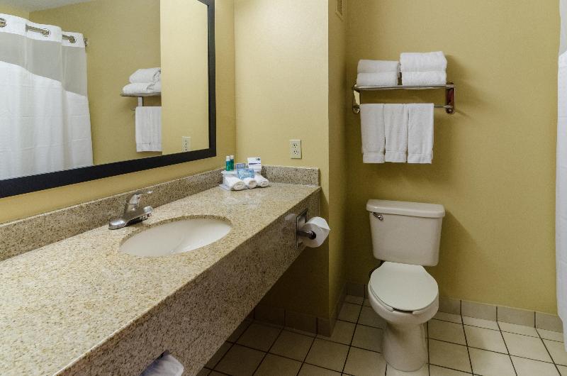 Holiday Inn Express & Suites Vinita By IHG image