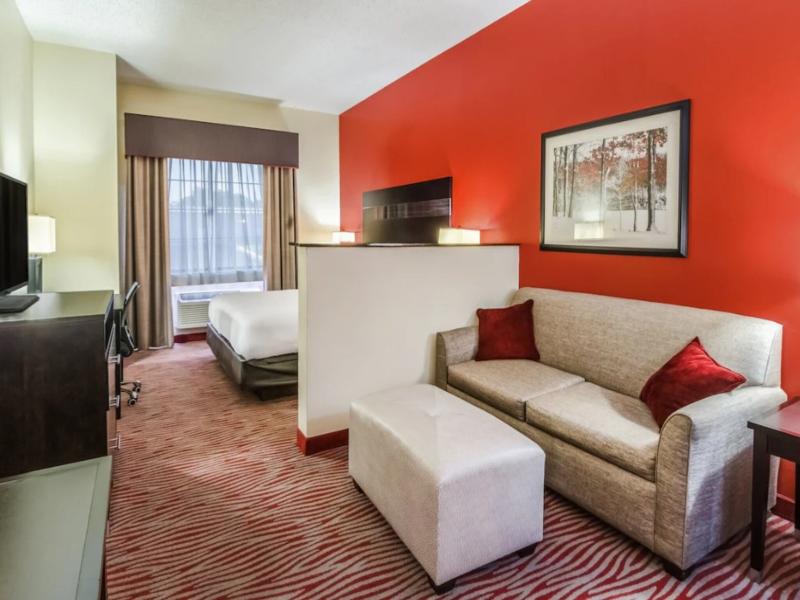 Holiday Inn Express & Suites Vinita By IHG image