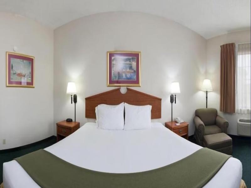Holiday Inn Express & Suites Vinita By IHG image