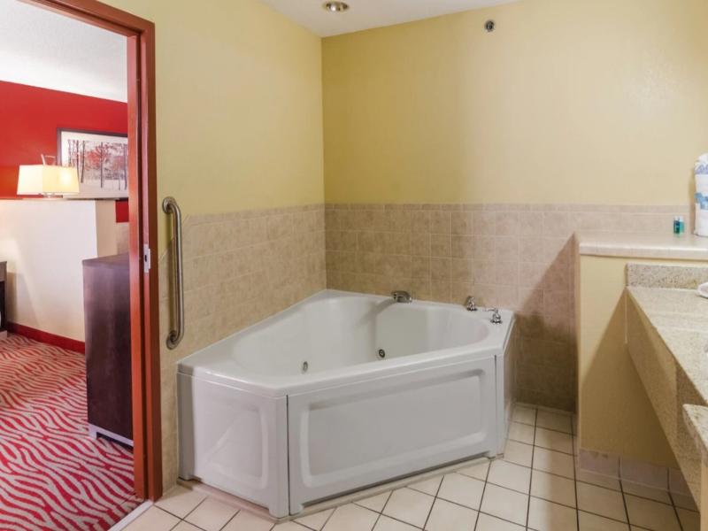 Holiday Inn Express & Suites Vinita By IHG image