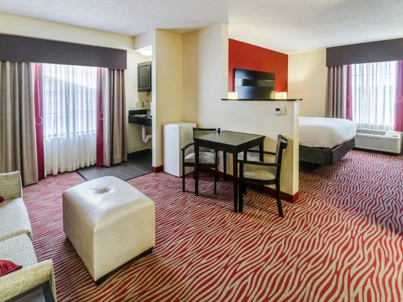 Holiday Inn Express & Suites Vinita By IHG image