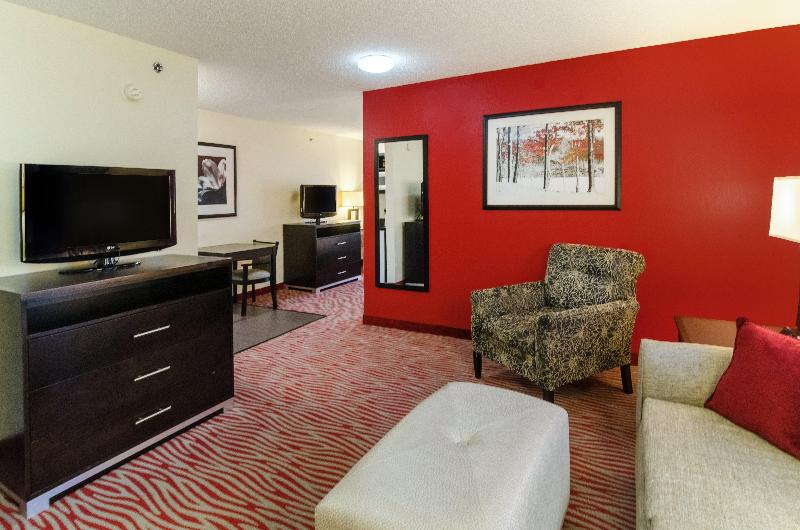 Holiday Inn Express & Suites Vinita By IHG image