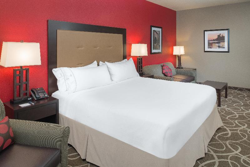 Holiday Inn Express Klamath - Redwood Ntl Pk Area image