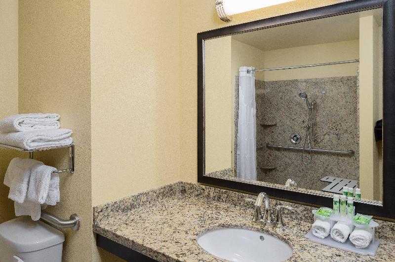 Holiday Inn Express Klamath - Redwood Ntl Pk Area image