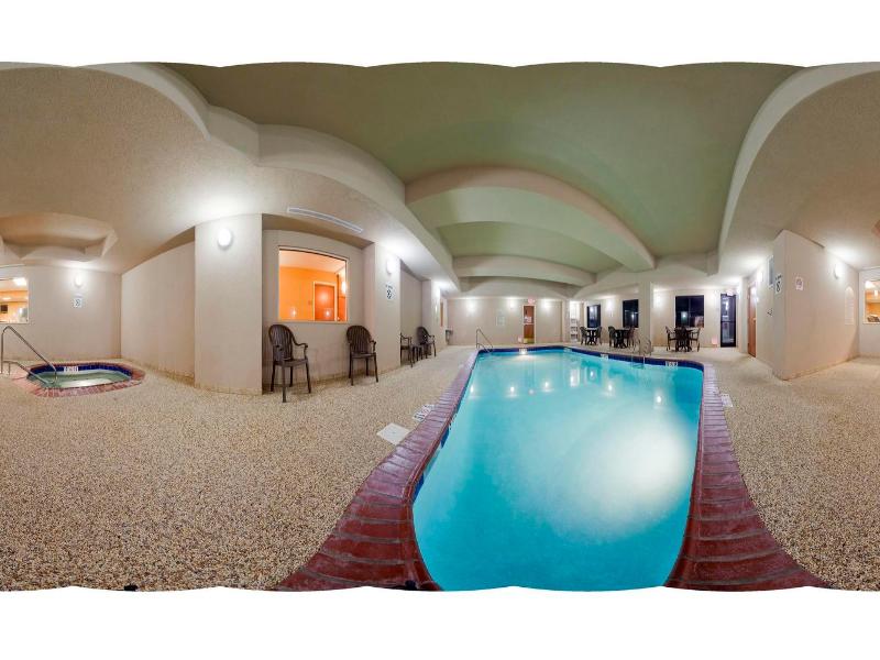 Holiday Inn Express and Suites Weston image