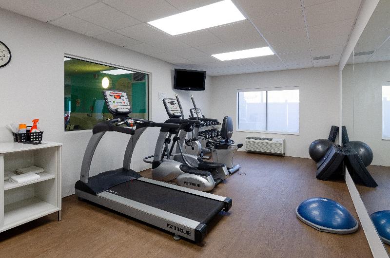 Holiday Inn Express and Suites Weston image