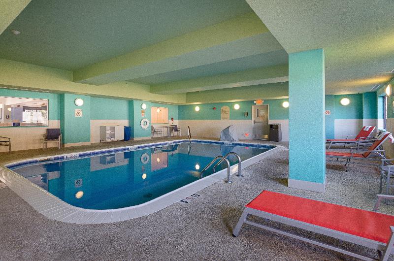 Holiday Inn Express and Suites Weston image