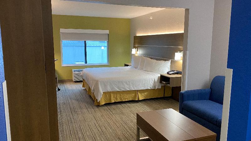 Holiday Inn Express and Suites Weston image