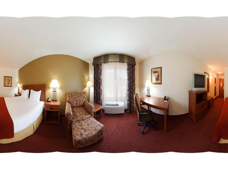 Holiday Inn Express and Suites Weston image