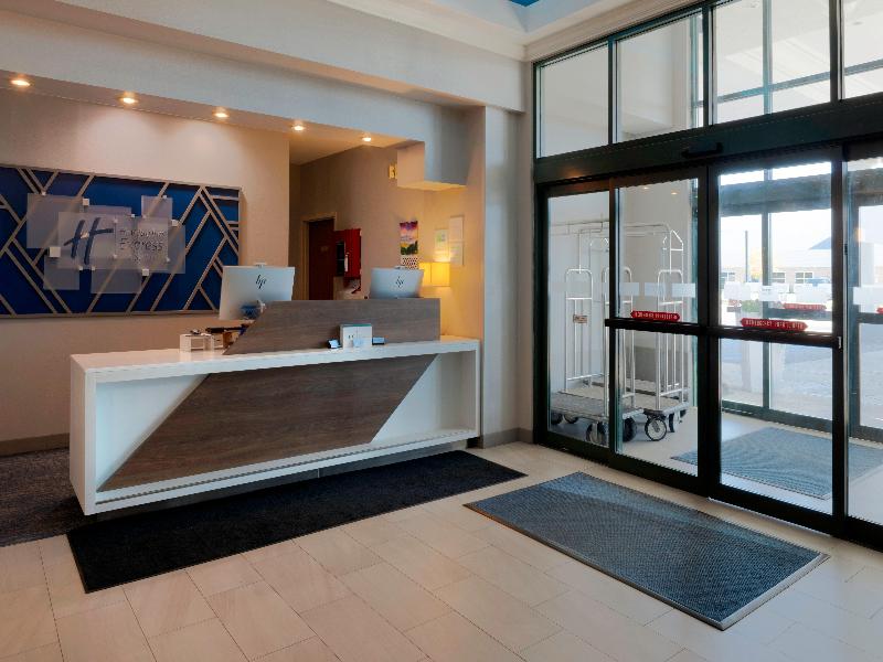 Holiday Inn Express & Suites Fort Atkinson By IHG image