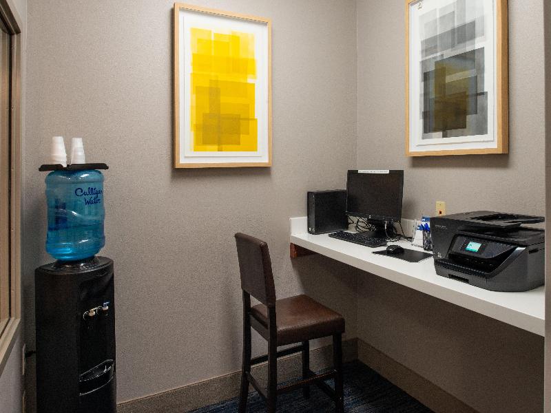 Holiday Inn Express & Suites Fort Atkinson By IHG image