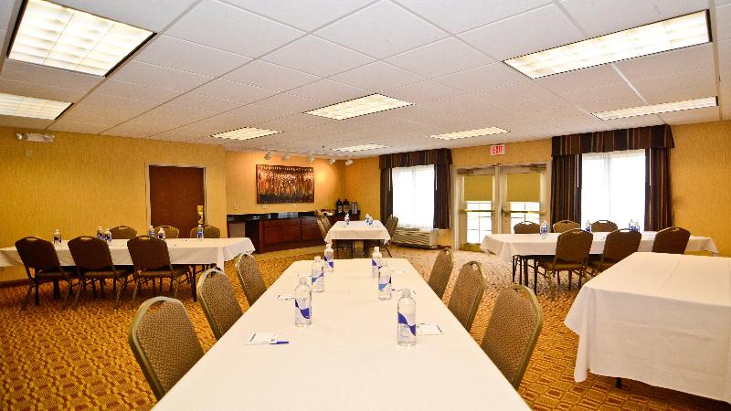 Holiday Inn Express and Suites Fort Atkinson