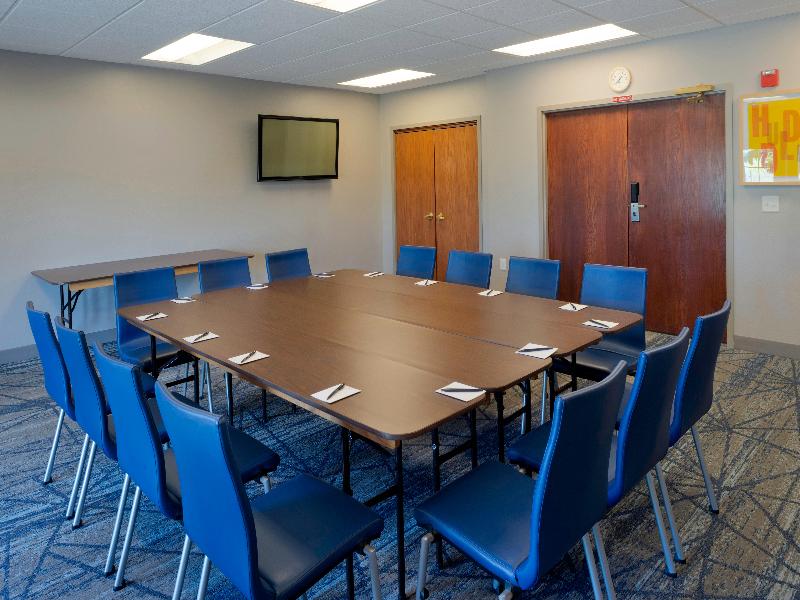 Holiday Inn Express & Suites Fort Atkinson By IHG image
