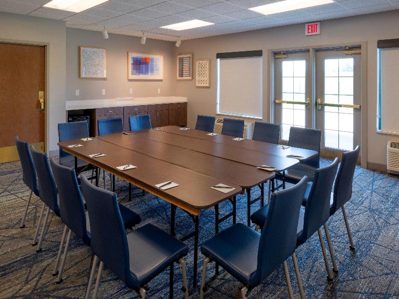 Holiday Inn Express & Suites Fort Atkinson By IHG image