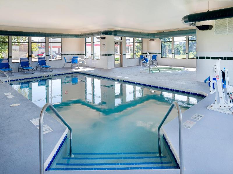 Holiday Inn Express & Suites Fort Atkinson By IHG image