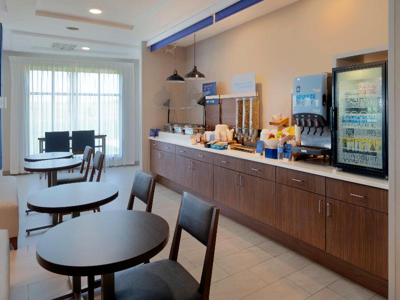 Holiday Inn Express & Suites Fort Atkinson By IHG image