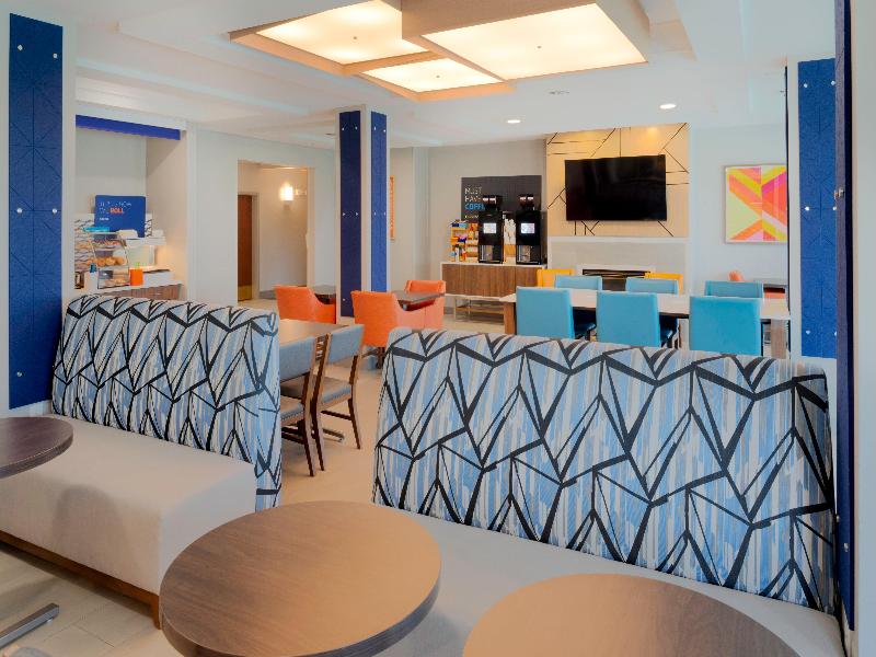 Holiday Inn Express & Suites Fort Atkinson By IHG image