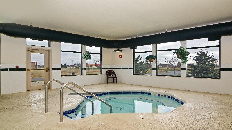 Holiday Inn Express & Suites Fort Atkinson By IHG image