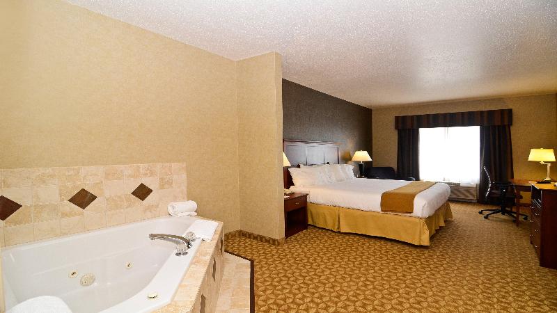 Holiday Inn Express & Suites Fort Atkinson By IHG image