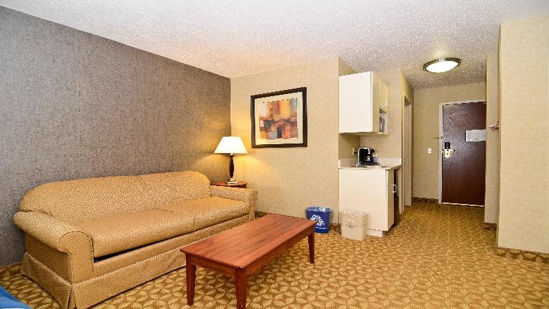 Holiday Inn Express & Suites Fort Atkinson By IHG image