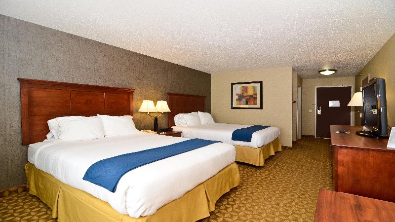 Holiday Inn Express & Suites Fort Atkinson By IHG image