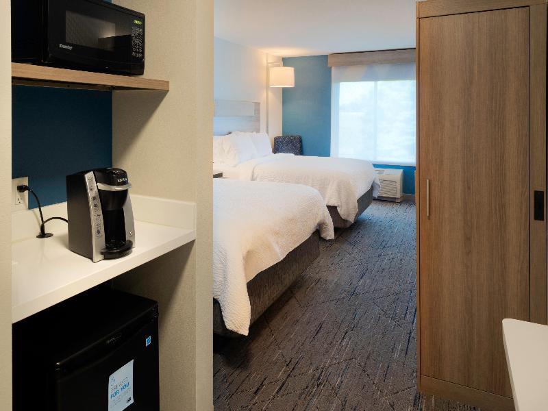 Holiday Inn Express & Suites Fort Atkinson By IHG image