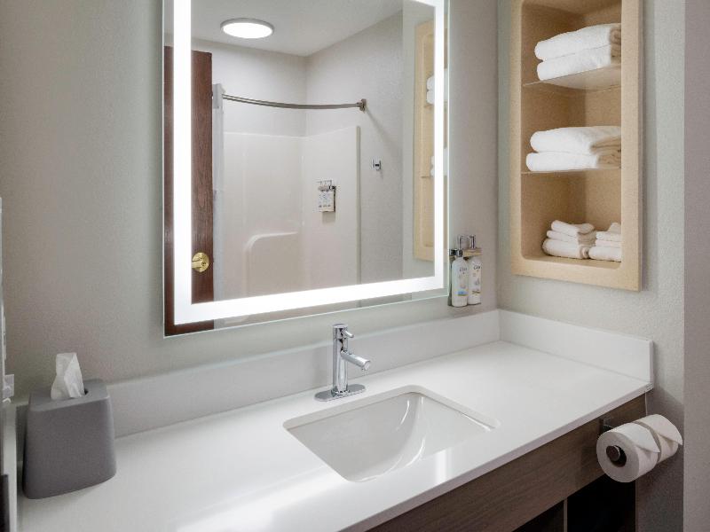Holiday Inn Express & Suites Fort Atkinson By IHG image